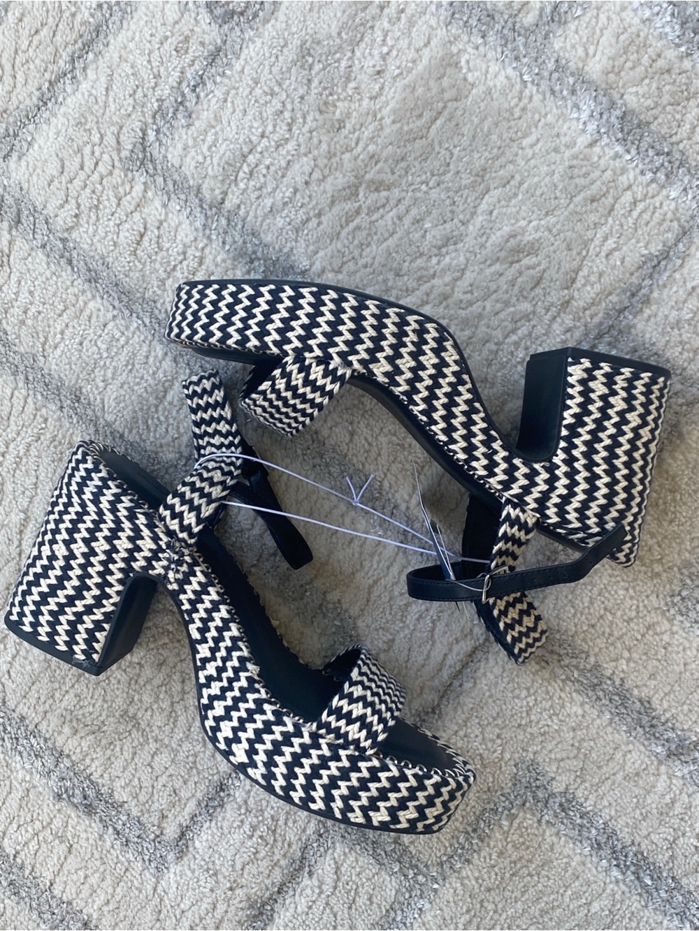 Universal Thread - Women's Madeline Woven Platform Sandal Black. 11 NWT - Picture 3 of 9